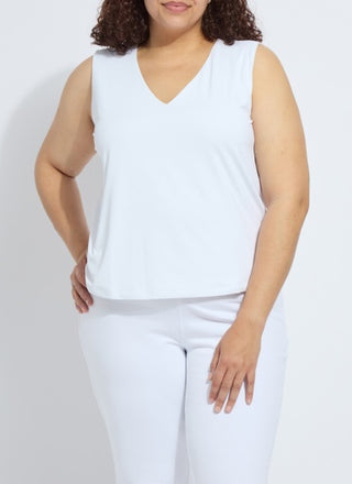 essential v-neck shell curvy