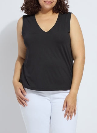 essential v-neck shell curvy