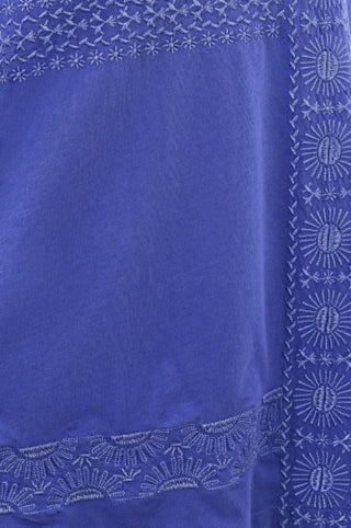 S/S EMB. V- NECK