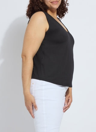 essential v-neck shell curvy